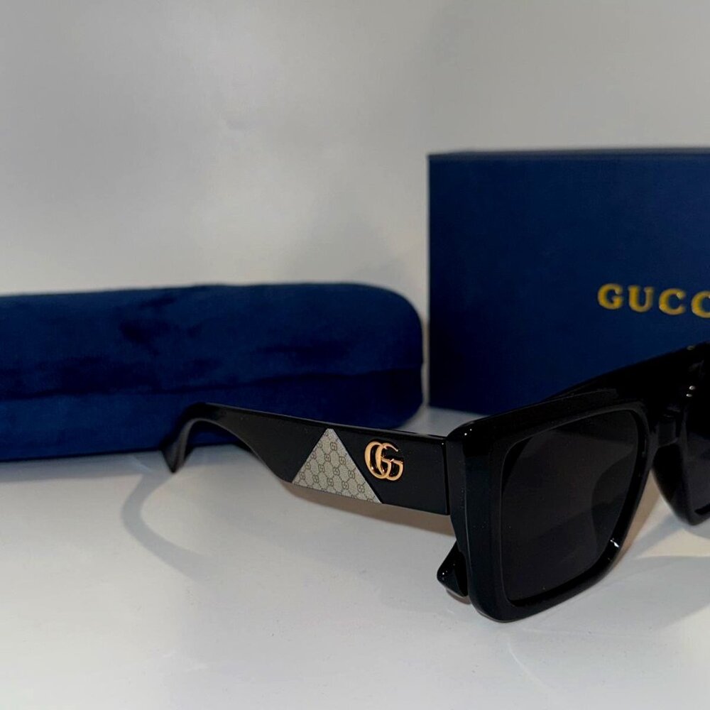 Black gucci vintage glasses with canvas on each side